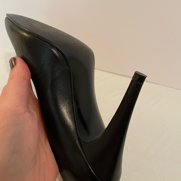 Vintage Norma Kamali Black Leather Pumps, Size 6 - Picture 4 of 8